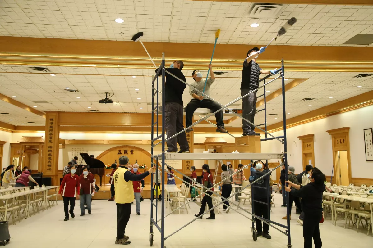 Toronto Fo Guang Community Engages in Year-End Cleaning with Joy and Gratitude